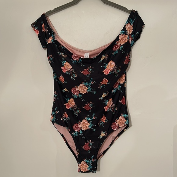 NWOT Mae Off Shoulder One Piece Swimsuit - Picture 4 of 9